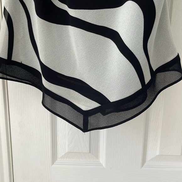 Light weight lined top - Picture 5 of 8